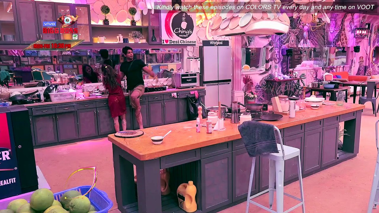 Bigg Boss 13 Episode 34 Sneak Peak 01 | 15 Nov 2019: Devoleena and Sidharth New House-Besties?