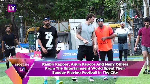Celebs Spotted: SRK, Ranbir Kapoor, Arjun Kapoor, Shraddha Kapoor & Others Seen In The City