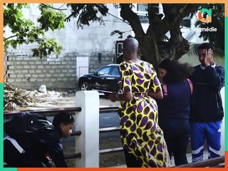 Camera Cachée : Poupeï Chinoiz ne blague pas avec sa perruque .