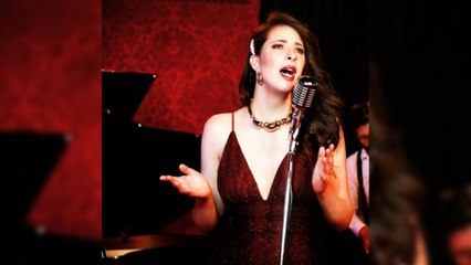 La voz de la música retro viviría una historia de amor de sus canciones con George Clooney