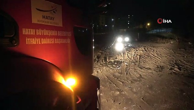 Çamura saplanan 10 aracı itfaiye kurtardı