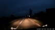 Ce conducteur tombe sur un engin agricole mal éclairé de nuit en pleine route (Pologne)