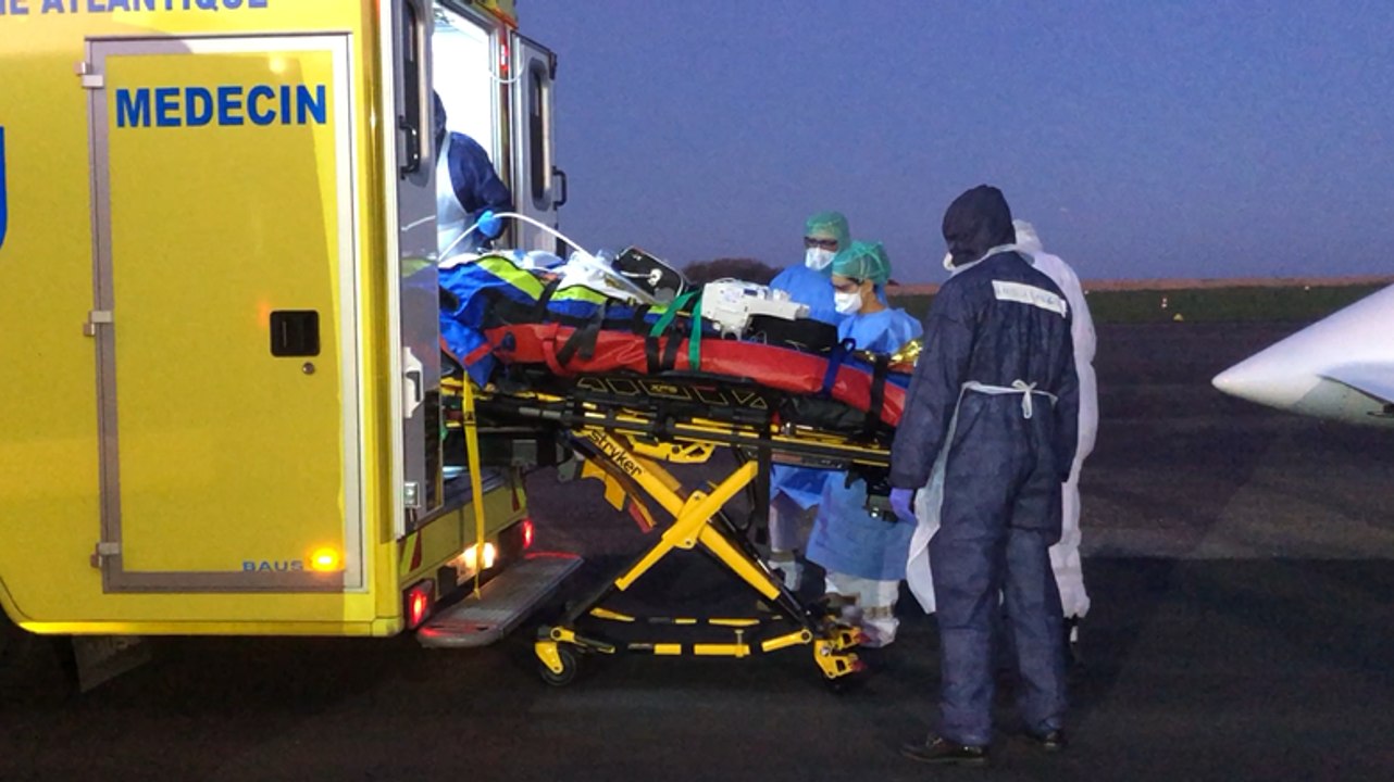 L’arrivée des patients Covid d’Avignon vers l’aéroport Vannes Golfe du Morbihan