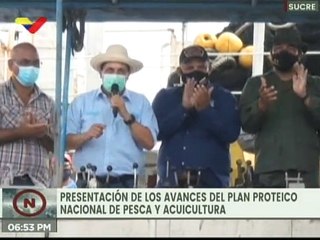 Descargan buque con 240 toneladas de atún para el pueblo en el puerto de Pescalba en el estado Sucre