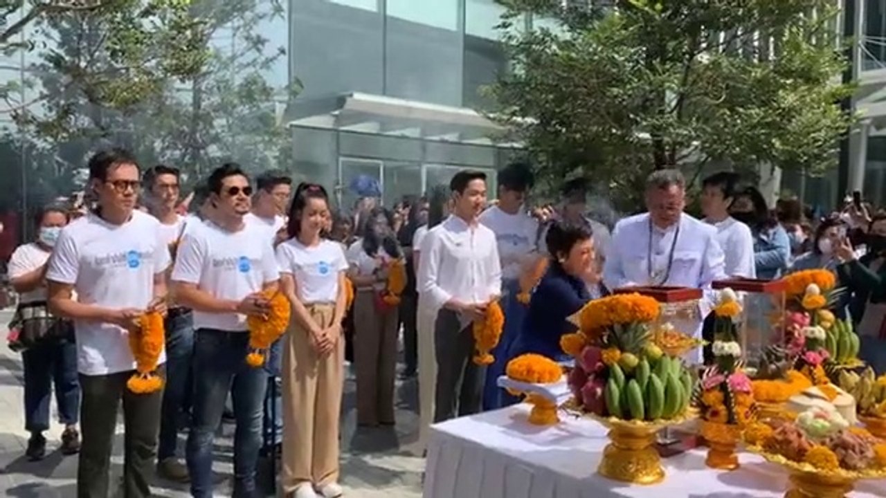 งานบวงสรวง "โลกทั้งใบให้นายคนเดียว เดอะซีรีส์ " นำโดยนักแสดง เต๋า สมชาย, นุ๊ก สุทธิดา, สิงโต ปราชญา, โอห์ม ฐิติวัฒน์ ฯลฯ #ข่าวสดบันเทิง