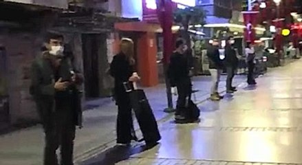 Sanatçılar enstrümanlarıyla sokağa çıktı