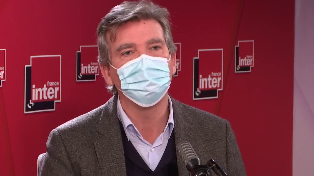 "Je suis d'accord avec [les gilets jaunes], moi aussi j'aurais pu aller sur un rond-point pour dire les mêmes choses"(Arnaud Montebourg)