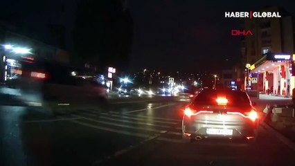 Trafikte araçlara saldıran kişi taksiciden dayak yedi