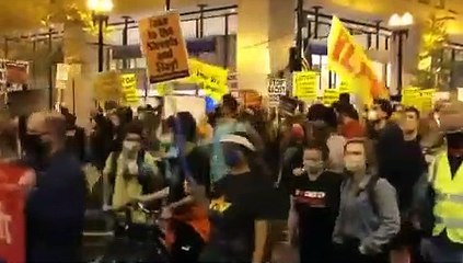 ABD genelinde sandıklar sayılırken protestocular sokaklara döküldü