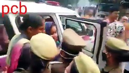 कांग्रेस कमेटी का हजरतगंज के पविर्तन चौराहे पर प्रदर्शन