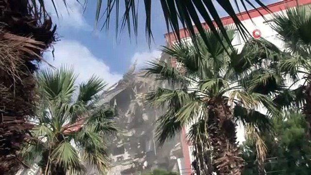 Barış Sitesi ve Cumhuriyet Sitesi'ndeki yıkımlar devam ediyor