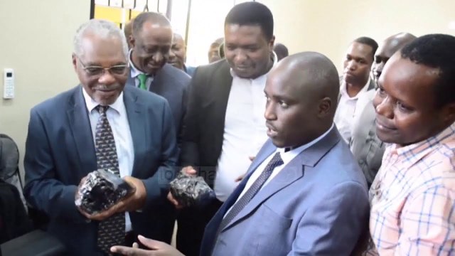 Top News - Brenda një nate u bë milioner! Minatori fatlum nga Tanzania shet gurin e tretë