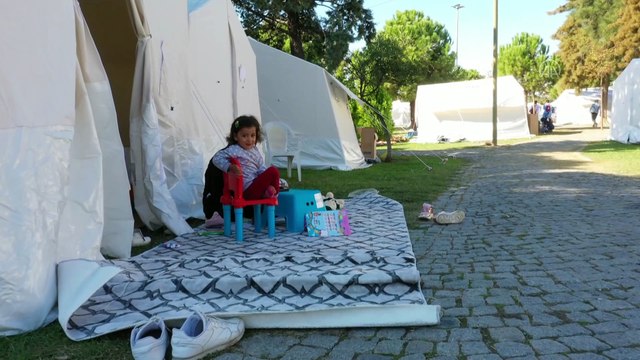 İzmir'deki çadır kentlerde 'Kovid-19' tedbirleri sürüyor