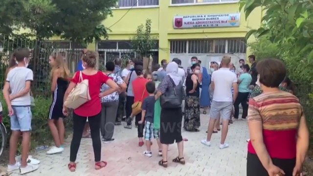 Ora News - Durrës, Rradhe te gjata per aplikim dhe narrje te pasaportave biometrike