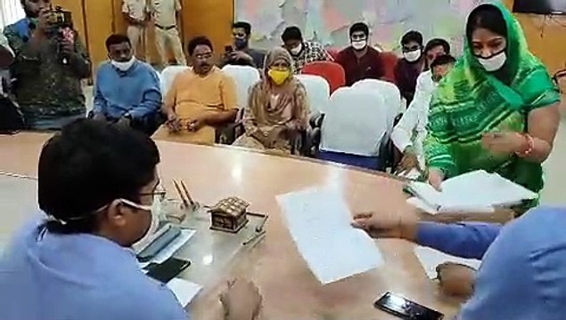 भाजपा की वनीता के सामने कांग्रेस की पूजा ने भरा महापौर पद का नामांकन