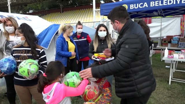 Çadır kentte kalan Damla Melisa'nın 14. doğum günü kutlandı - İZMİR
