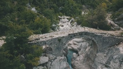 Një lum me ujin e ngrohtë / Zbuloni zonën e Lumit të Zezë në Krujë - Pushime On Top 3