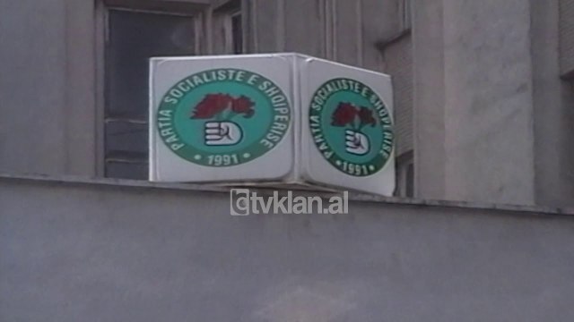 Partia Socialiste pergatitet per fushaten e zgjedhjeve lokale - (24 Gusht 2000)