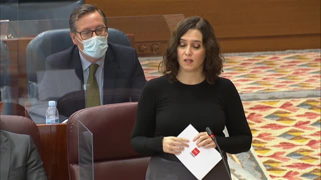 Ayuso compara la curva de contagios con la boca mustia de una diputada de Más Madrid