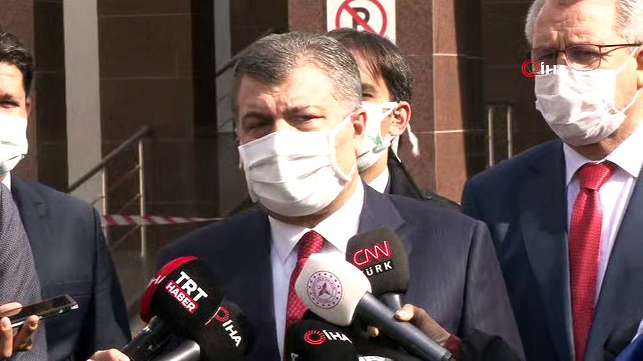 Bakan Koca: 'Ayda bebeğimizi ziyaret ettim. Kendileri yoğun bakımda, ciddi bir sorun yok. Elif serviste, kardeşleriyle birlikte tedavisi devam ediyor. Elif bebeğimizin de genel durumu iyi. Herhangi bir sorunu yok'