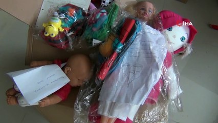 Kendi oyuncaklarını depremzede çocuklara gönderdiler