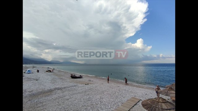 Report TV - Pushuesit e jugut mes diellit dhe vranësirave, qielli dhe deti 'i ndarë' përgjysmë