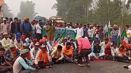 किसानों ने नेशनल हाईवे जाम कर किया धरना प्रदर्शन
