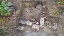 Ora News - Vandalizohen natën varret ilire e Amantias së vjetër në Vlorë