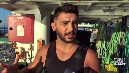 Depreme denizin dibinde yakalandı | Video