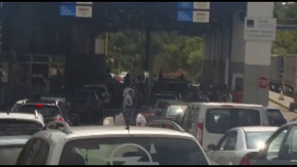 Pamjet/ Radhë e gjatë për tampon për të kaluar në anën greke