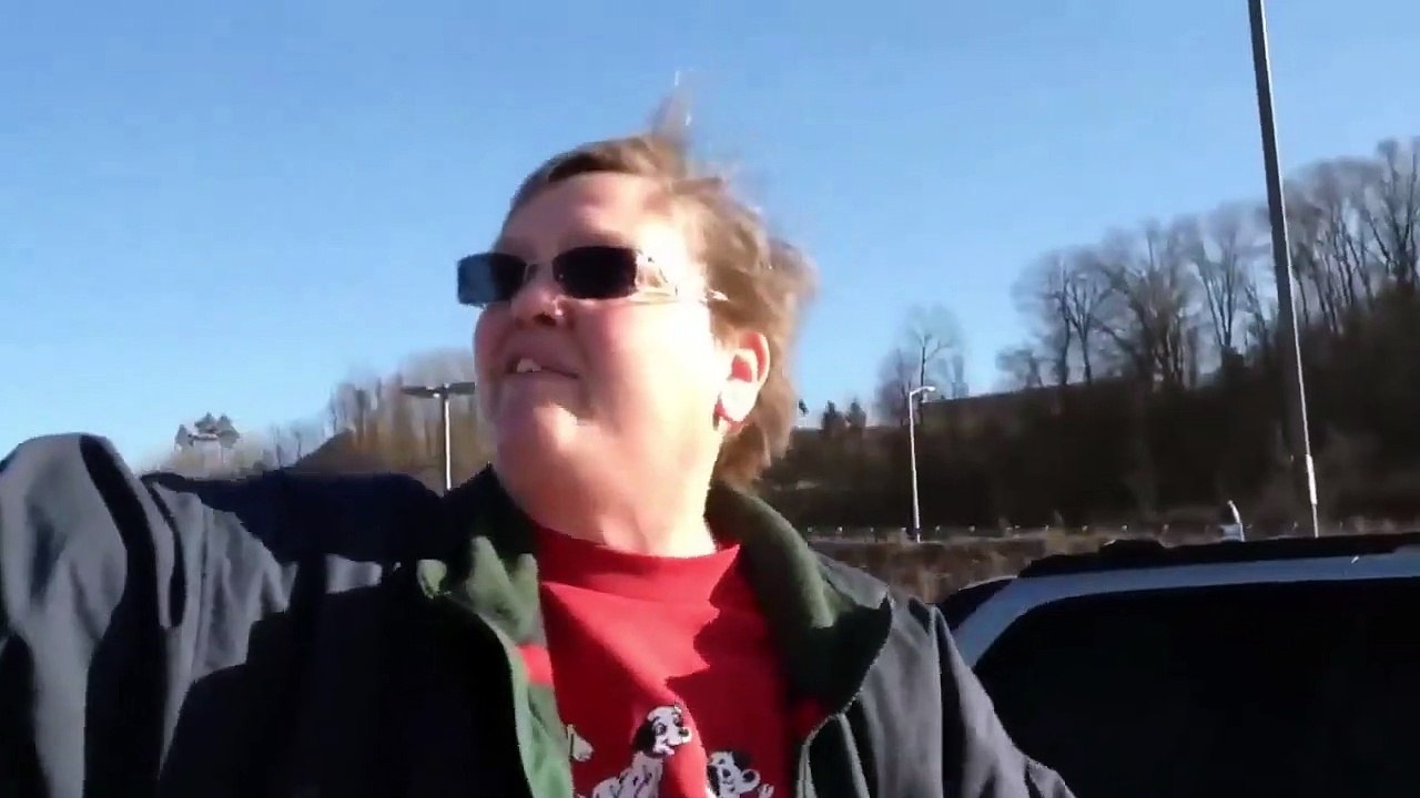 Insane Karen Threatens Man In Front Of Cop