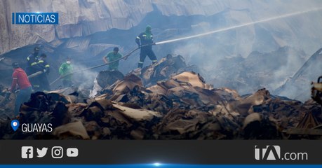 En menor proporción continúa incendio en fábrica de Durán