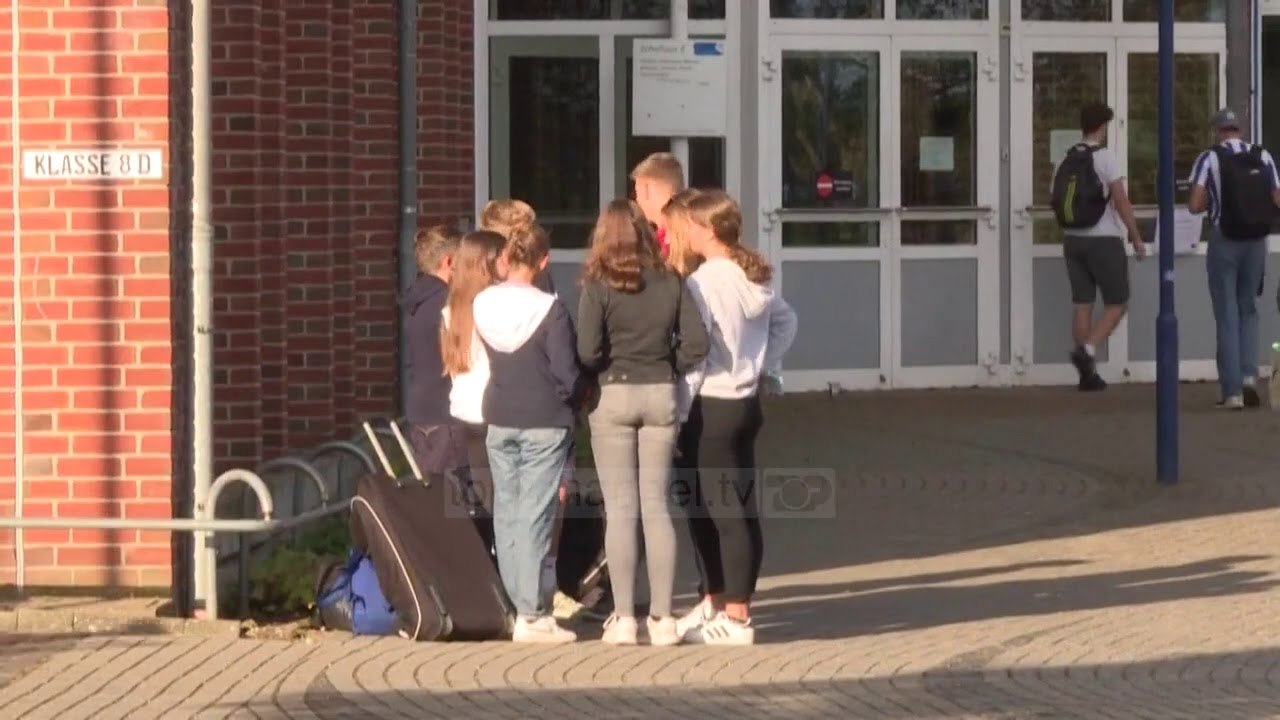 Top News - Virologët gjermanë/ Maska, e detyrueshme në shkolla