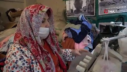 EKMEĞİNİ TAŞTAN ÇIKARIYOR