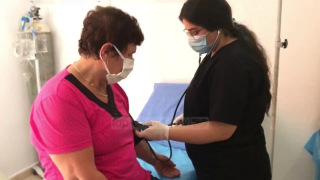 Rreziku nga temperaturat e larta/ Mjekët: Pushuesit të bëjnë kujdes në plazh ...