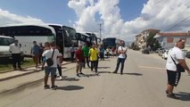 Ora News - Bllokohen 300 udhëtarë në Bilisht, nuk lejohen të shkojnë në Kapshticë