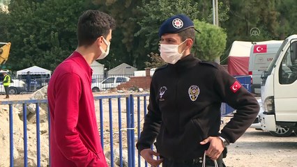 Depremde babaannesini kaybeden gencin en büyük destekçisi polis oldu - İZMİR