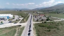 Zgjatet vargu kilometrik i makinave në Kakavijë, i kalon 25 km. Shqiptarët kaluan natën jashtë