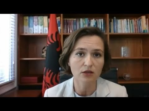 Report TV Ministrja Besa Shahini: Bashkitë të fillojnë pastrimin e shkollave, do i hapim në shtator