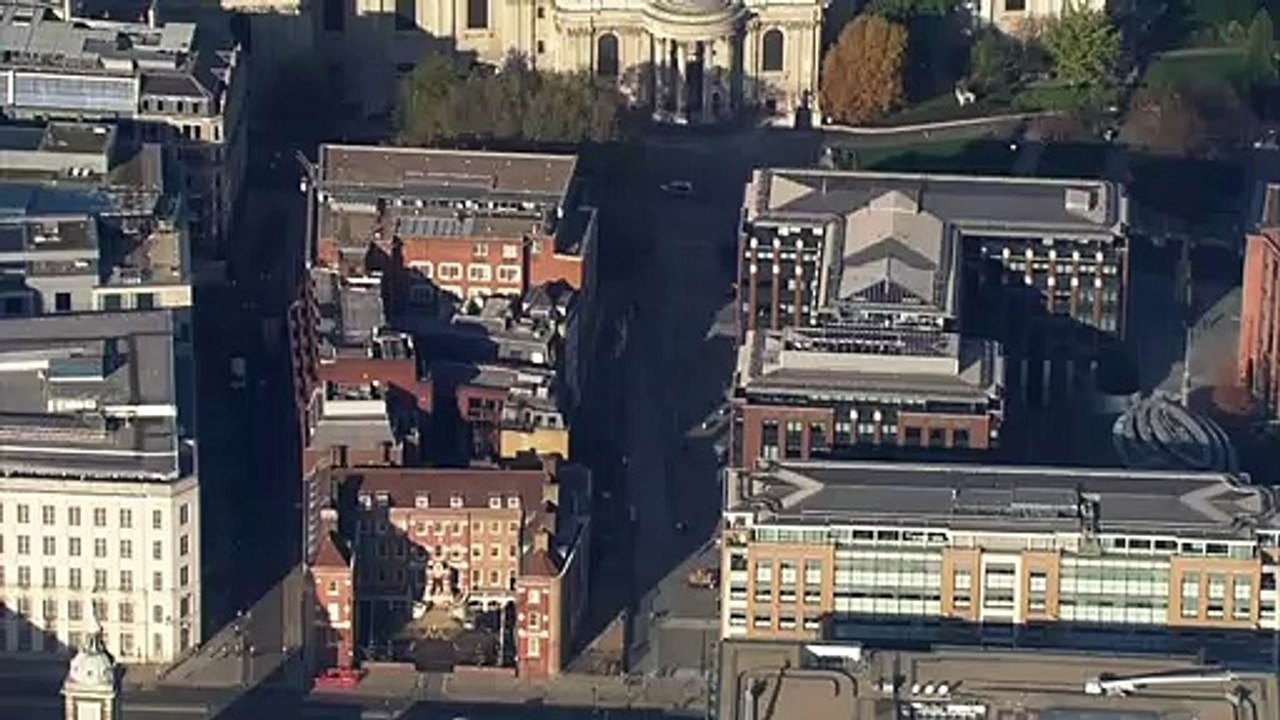 London’s streets quiet once again as lockdown takes effect