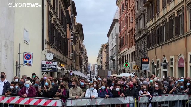 Ciao Gigi, a presto . I funerali di Gigi Proietti, cala il sipario sull'ultimo re di Roma