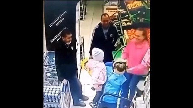 Une maman se trompe d'enfant au supermarché !