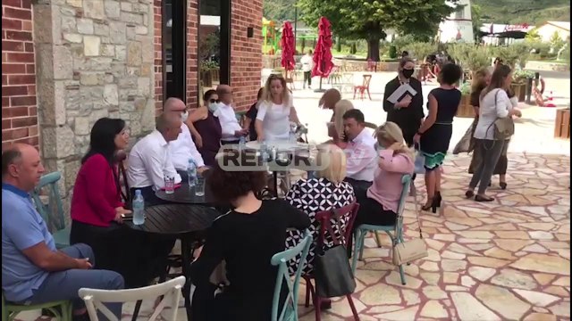 Report TV -Mbledhja e grupit parlamentar të PS-së, kryeministri Rama mbërrin në Elbasan