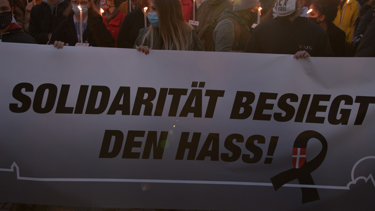 Gedenkkundgebung: 'Wir lassen uns nicht spalten'