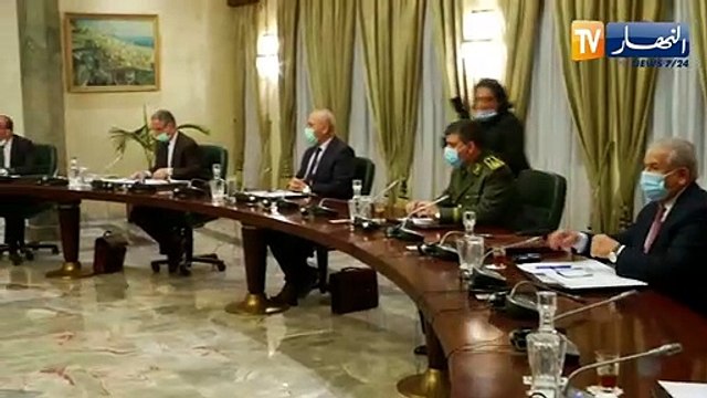 الوزير الأول عبد العزيز جراد يترأس إجتماعا تقييميا للوضع الصحي