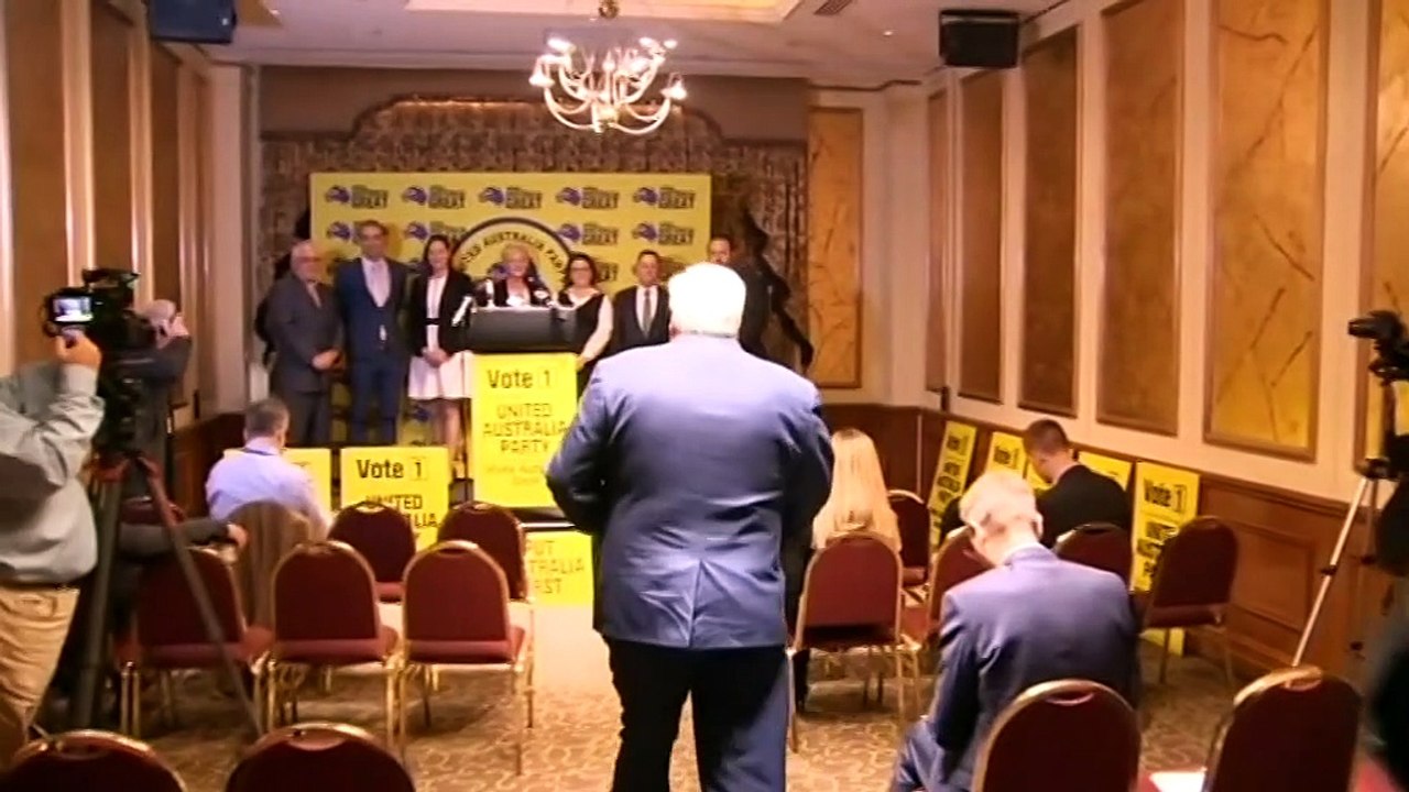 Clive Palmer loses High Court challenge to WA's hard border