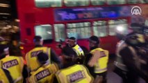Londra'daki koronavirüs protestosunda gözaltı