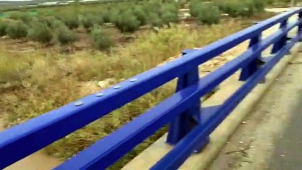 La crecida de río Blanco corta tres carreteras en la Sierra Sur