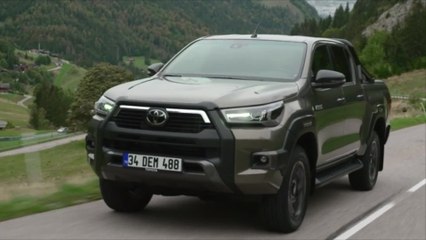 2020 Toyota Hilux Driving Video