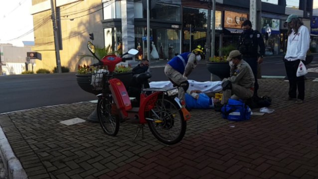 Ciclistas se envolvem em acidente na ciclovia da Avenida Brasil